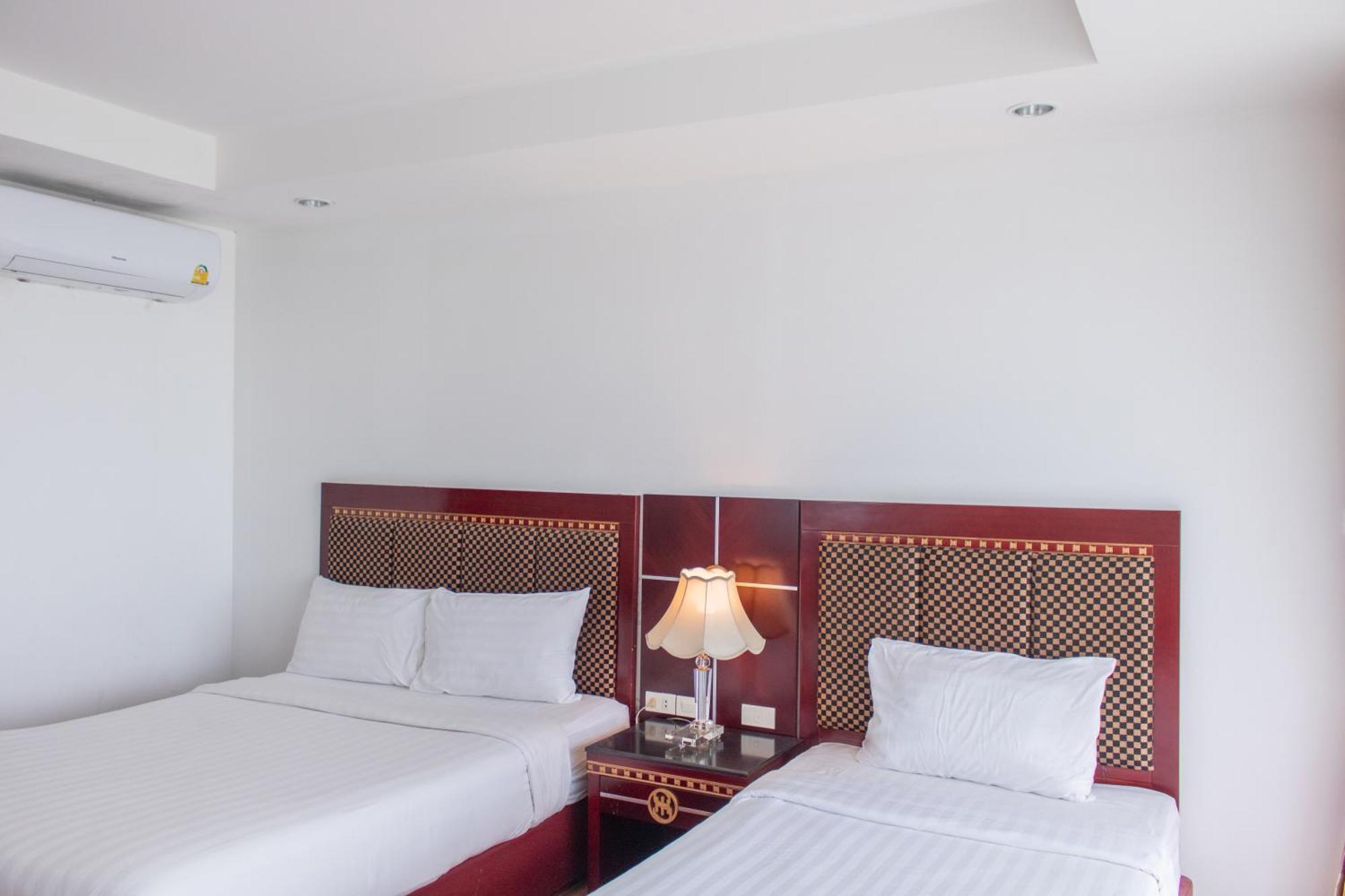 Jomtien Hisotel Exterior photo