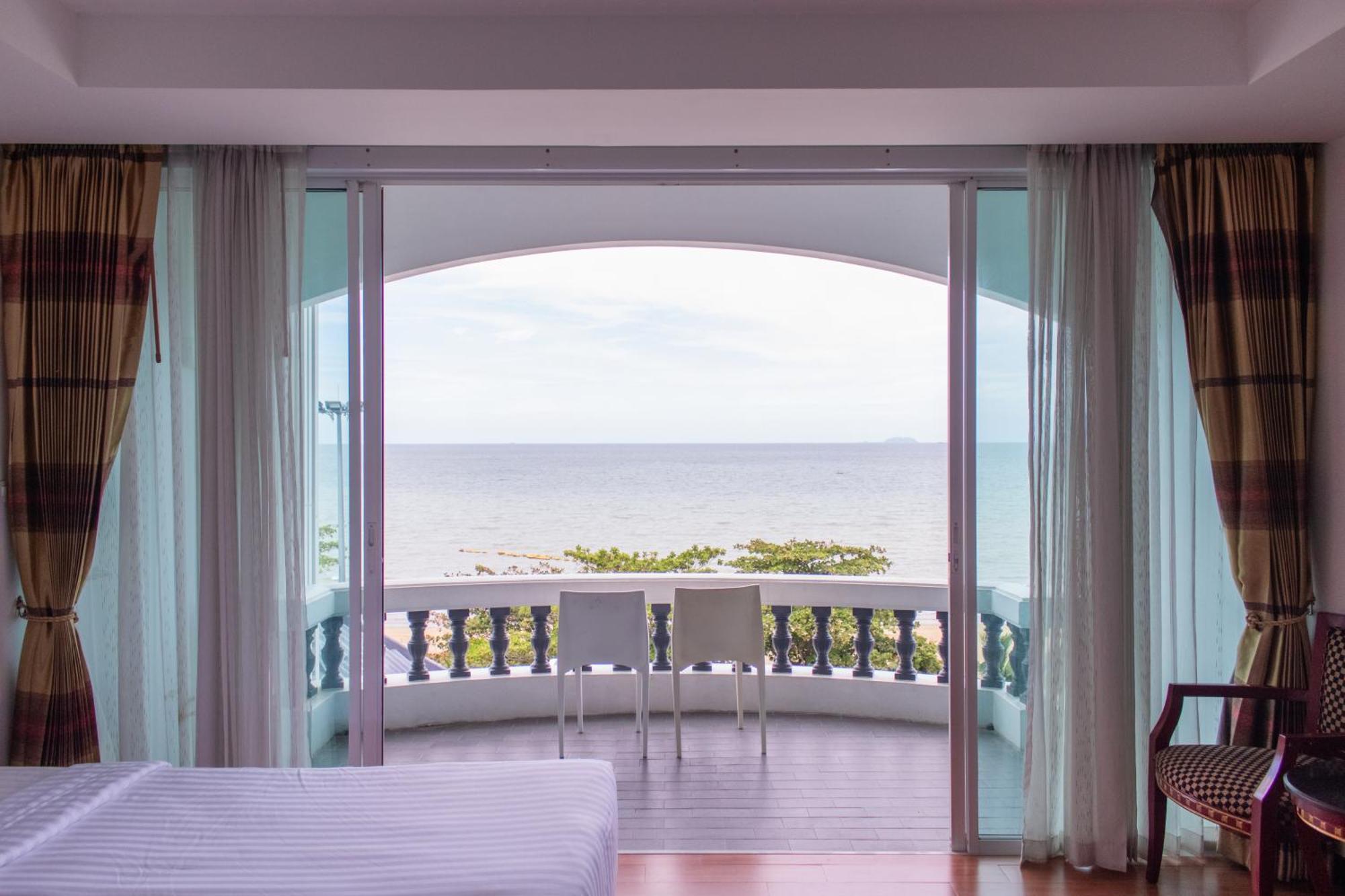 Jomtien Hisotel Exterior photo
