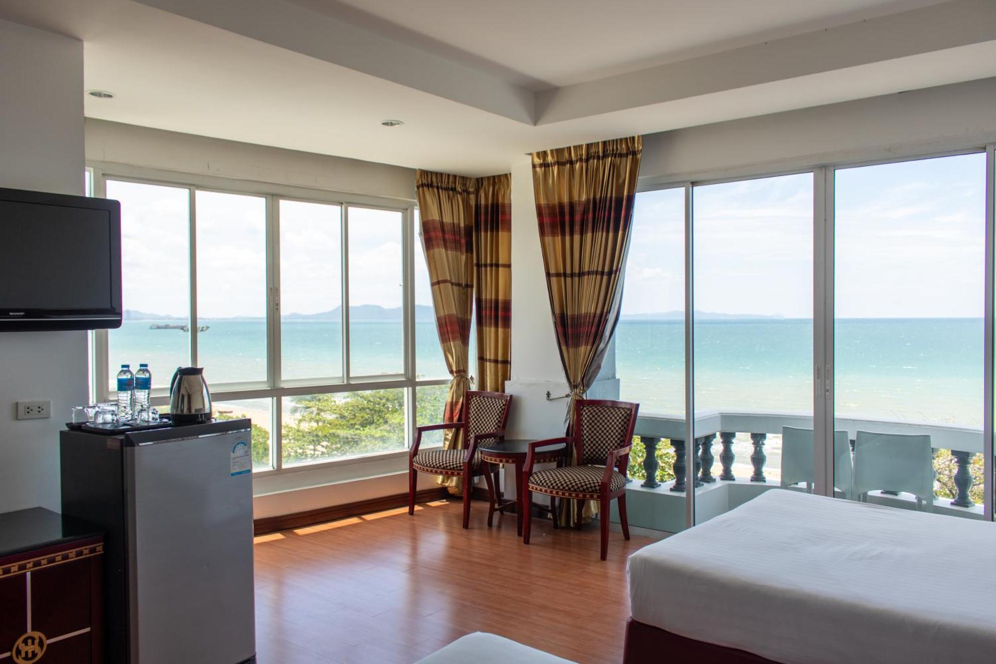 Jomtien Hisotel Exterior photo