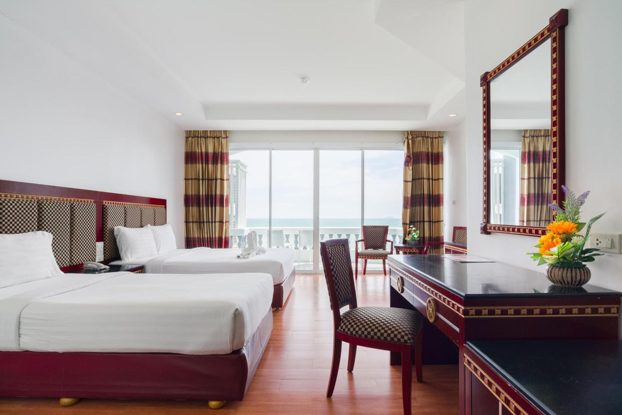 Jomtien Hisotel Room photo